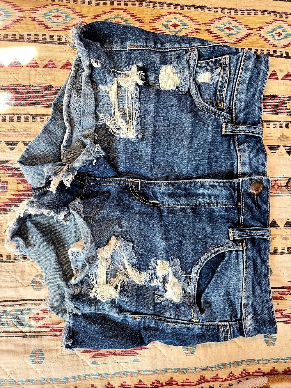 American Eagle Distressed Jean Shorts in Blue Size 10